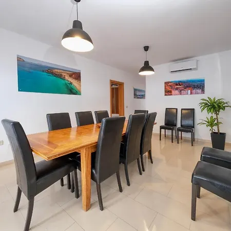 Flavia - Private Pool, Jacuzzi, Bbq And Game By Lanzarote Playa Blanca (Lanzarote)