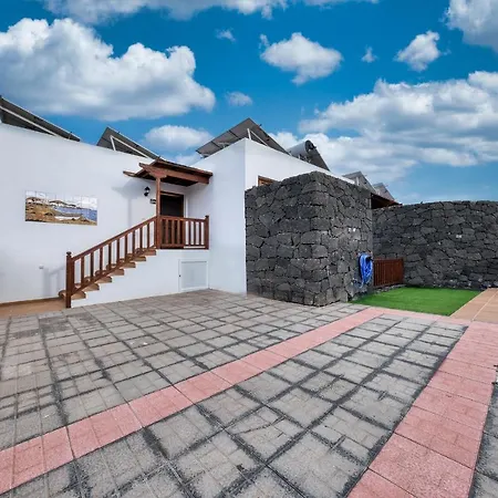 Villa Flavia - Private Pool, Jacuzzi, Bbq And Game By Lanzarote