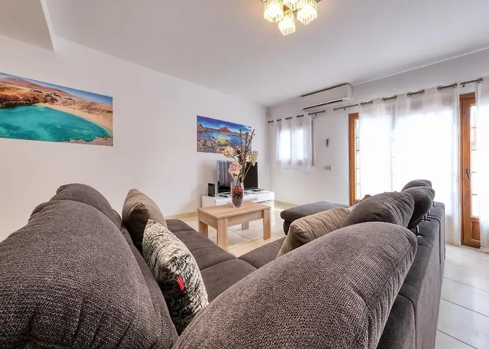 Flavia - Private Pool, Jacuzzi, Bbq And Game By Lanzarote *